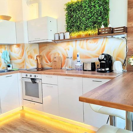 Ferienwohnung Little Treasure By The Sea Pomorie Exterior foto