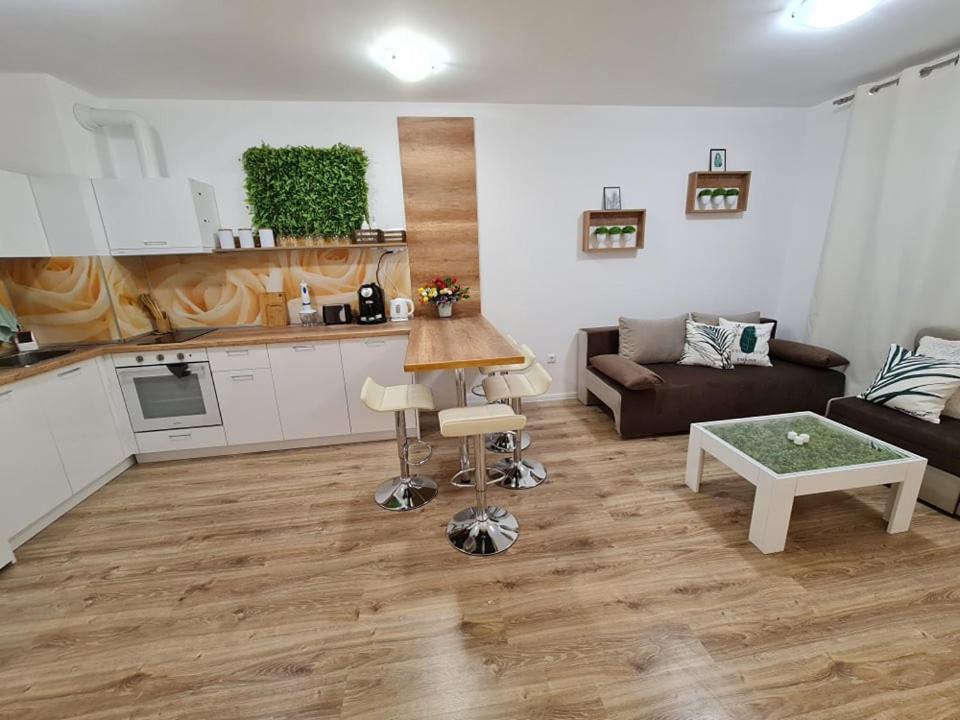 Ferienwohnung Little Treasure By The Sea Pomorie Exterior foto