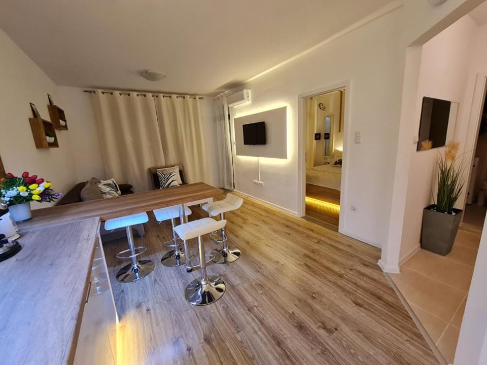 Ferienwohnung Little Treasure By The Sea Pomorie Exterior foto